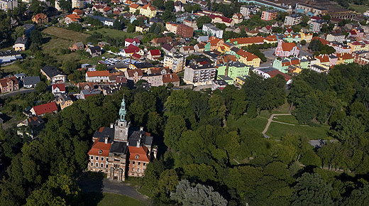 Panorama Chocianowa - Pałac w Chocianowie i odrestaurowany rynek - fot. Krzysztof Szustka